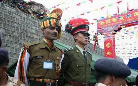 Binh sĩ quân đội hai nước Trung-Ấn ở biên giới